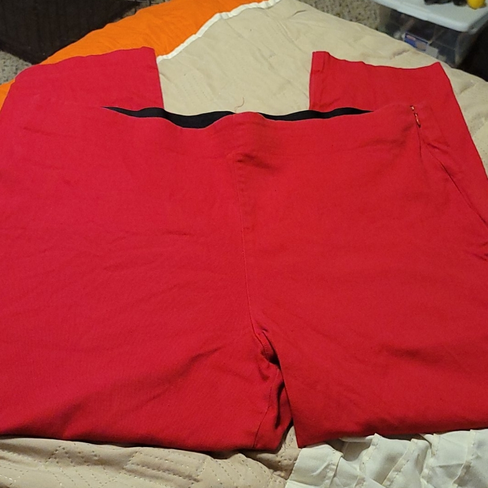 Red Capris